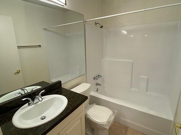 5th image of 615 W Milford St #114