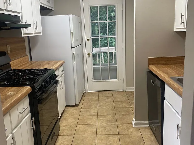 105 Fairhaven Ct — Photo 12