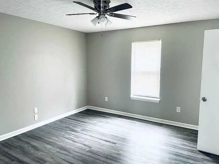 170 Vaughn Rd — Photo 5