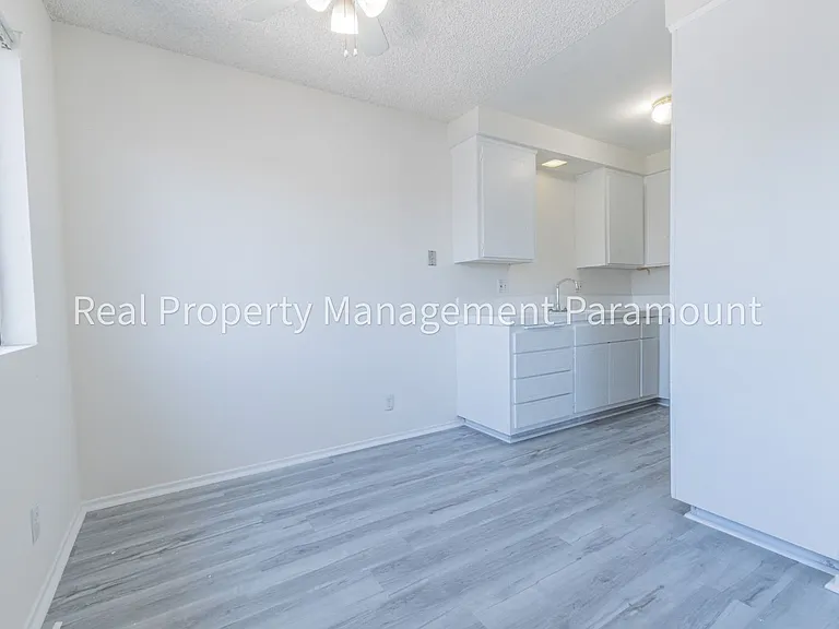 540 W Queen Street — Photo 3