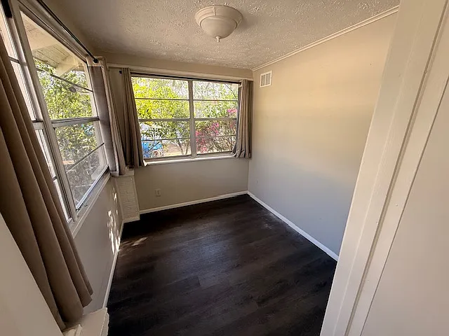 211 N Moss St — Photo 8