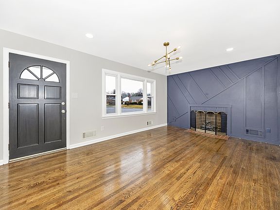 3rd image of 406 E 9th St