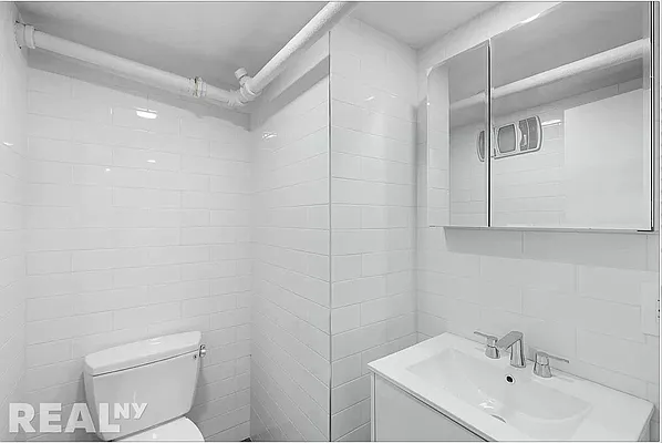 Rented by REAL New York | media 24