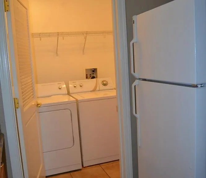 1360 Shady Ln #XXX — Photo 4