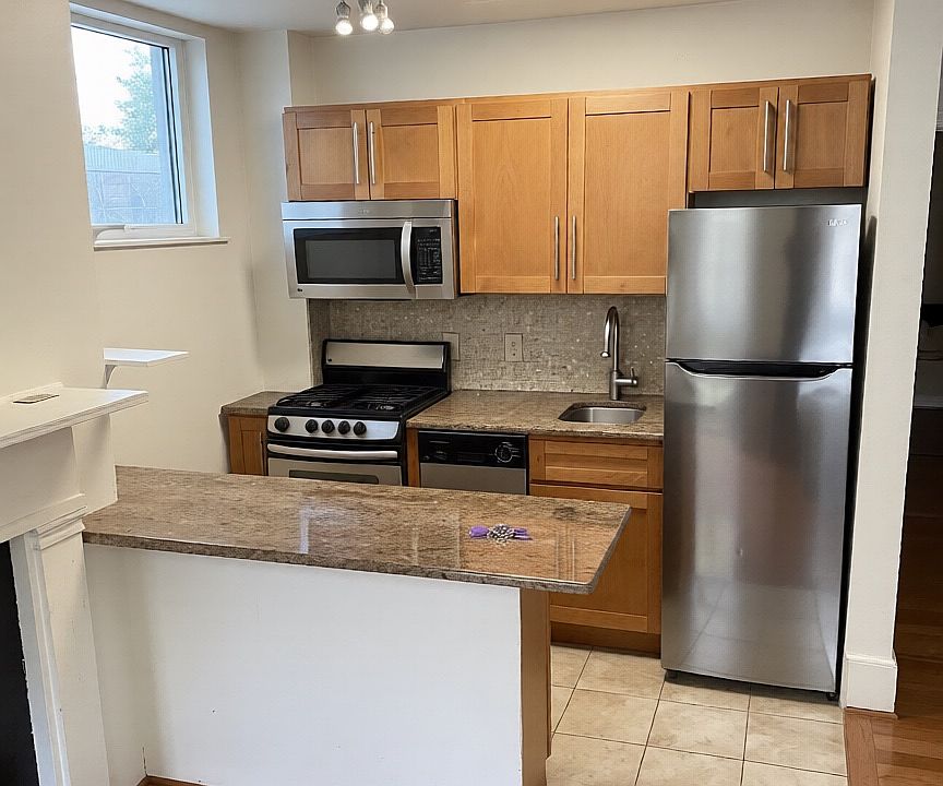 1st image of 913 Pine St #100
