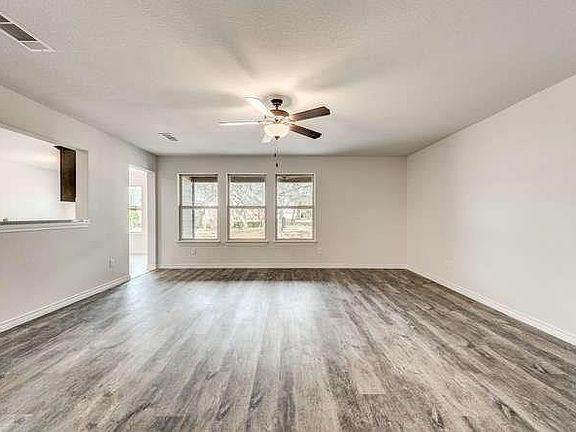 4th image of 508 Balboa Dr E