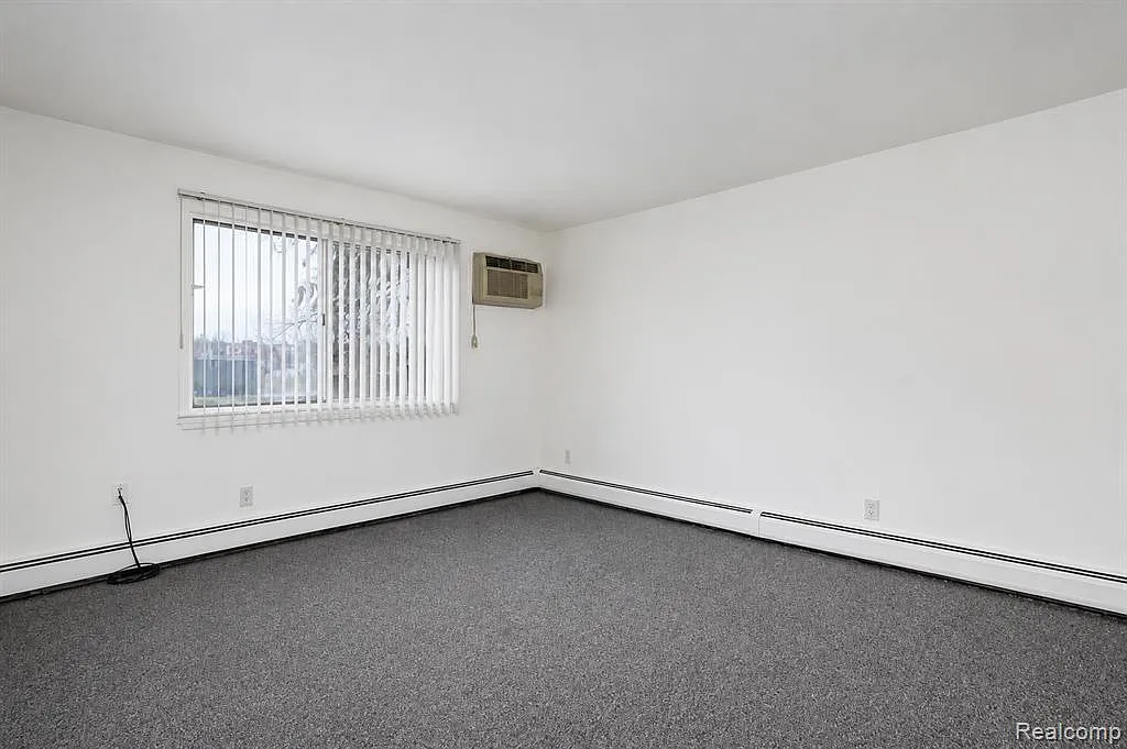 2 bed, 813 sqft, $1,350 — Photo 1