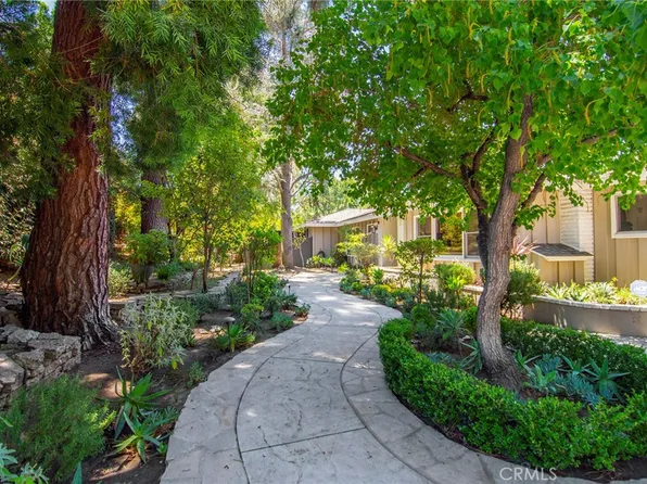 4809 Hasekian Dr, Tarzana, CA 91356