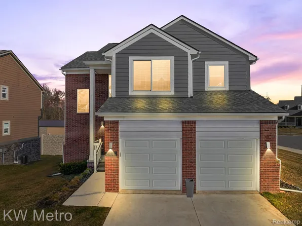 3947 Maple Ln, Auburn Hills, MI 48326