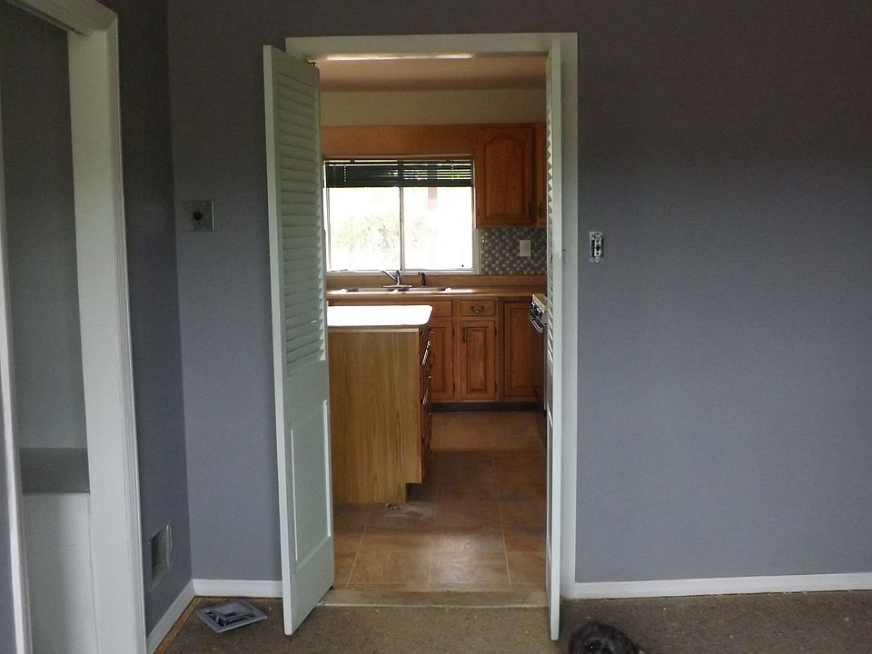 2nd image of 209 Springland Blvd