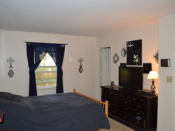 5th image of 103 Glenwood Ave