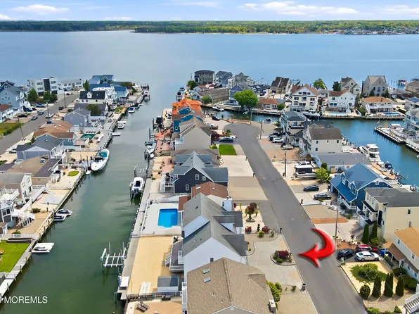 17 Lagoon Drive W, Toms River, NJ 08753