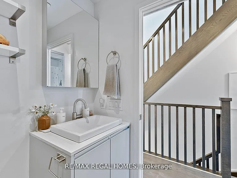 1238 Dundas St E #Townhouse 110 — Photo 12