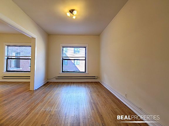 3rd image of 821 W Waveland Ave #N2