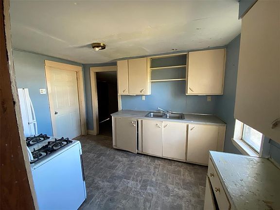 3rd image of 119 S 7th St