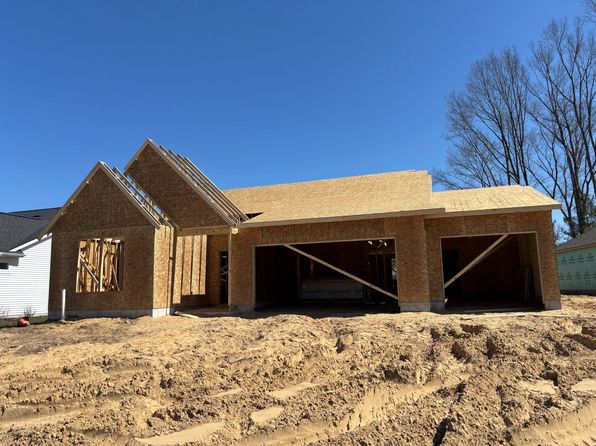 17470 Baltrusol Dr, Spring Lake, MI 49456