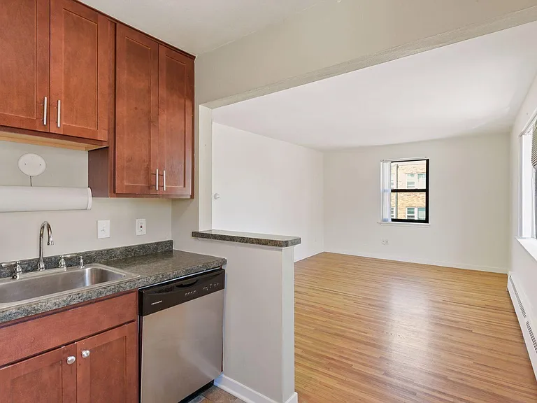Emerson Flats — Photo 13
