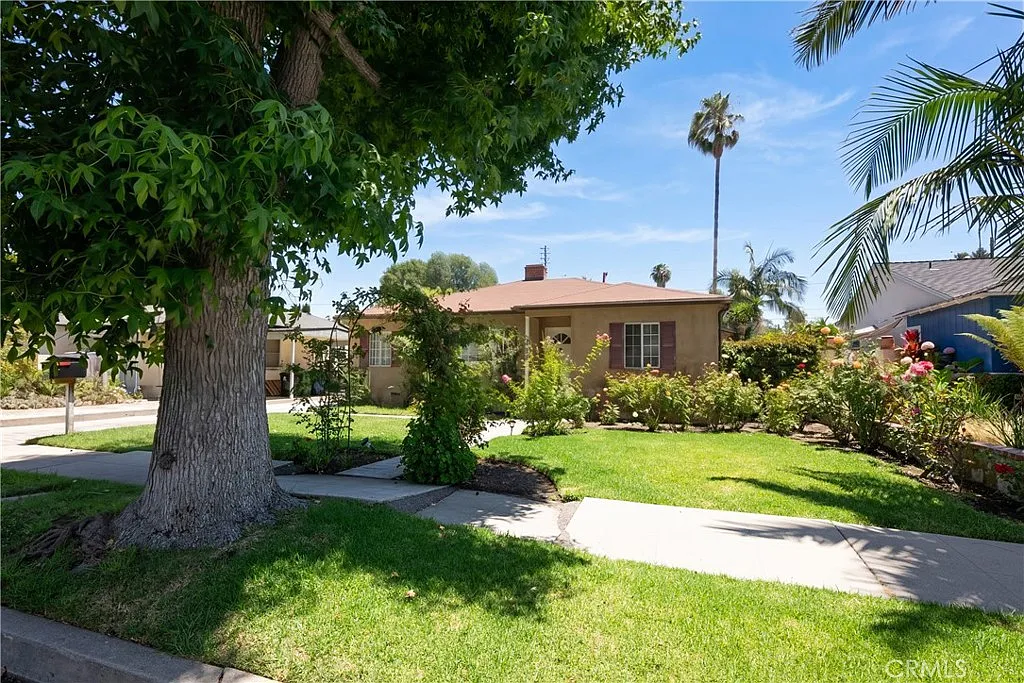 3 bed, 1906 sqft, $5,600 — Photo 1
