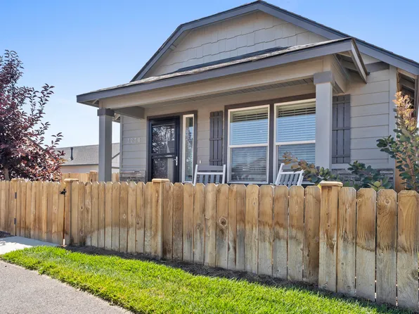 3230 NW 9th St, Redmond, OR 97756