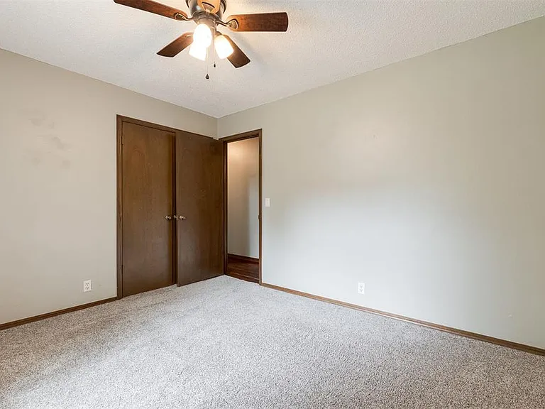 320 Elwood Dr — Photo 23