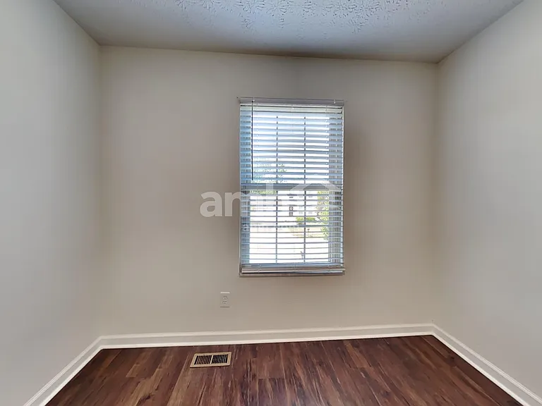 730 Rothrock Dr — Photo 16
