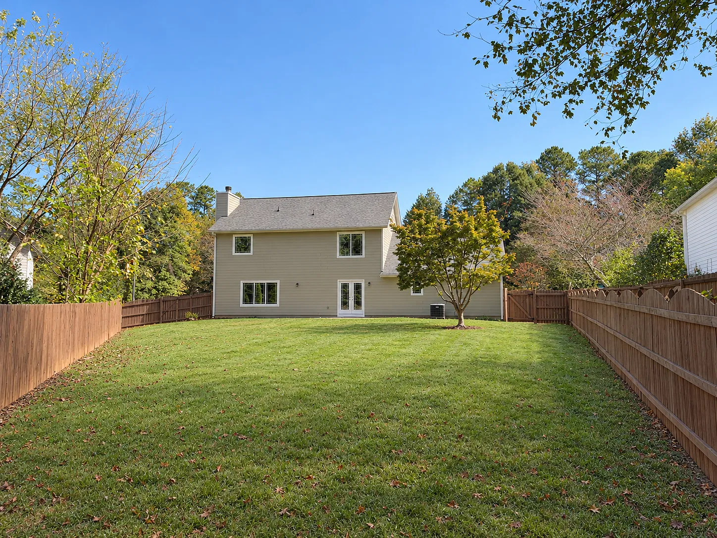 3 bed, 2304 sqft, $2,600 — Photo 3