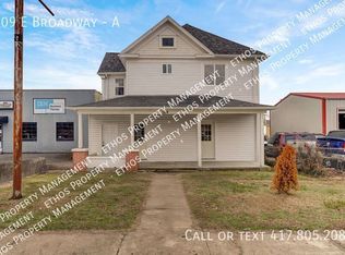 109 E Broadway St #A, Monett, MO 65708