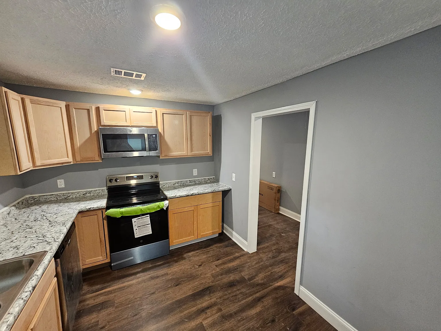 3 bed, 1600 sqft, $850 — Photo 3