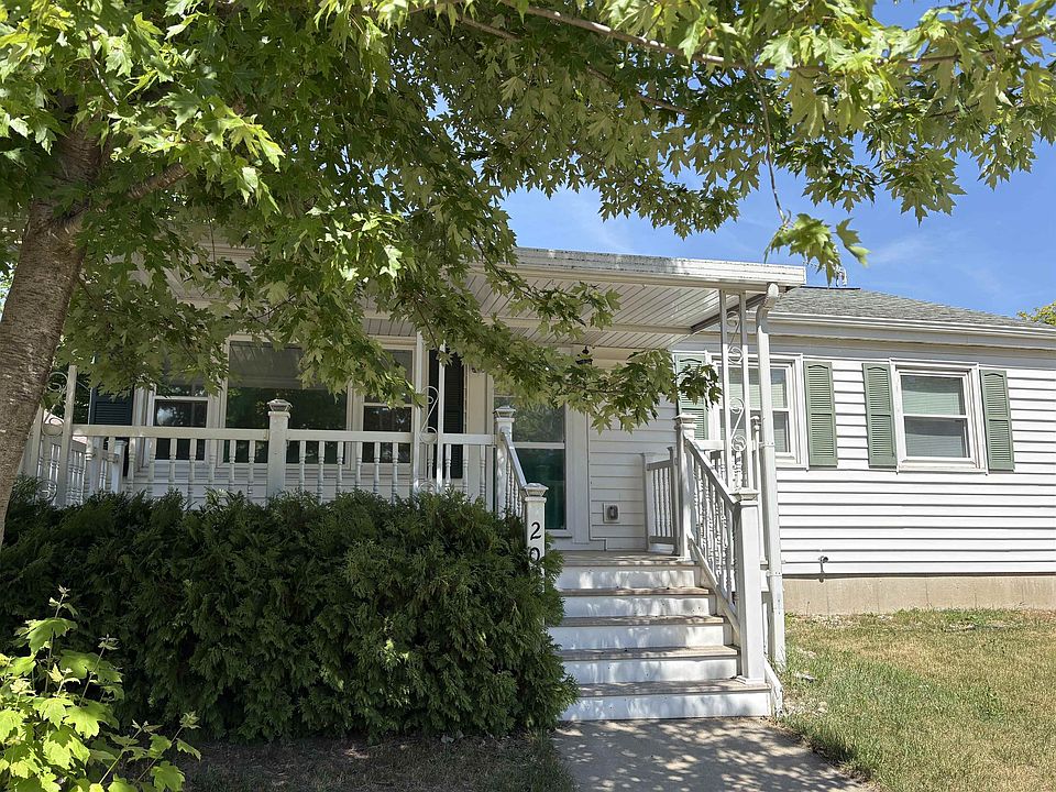 2nd image of 204 S Water St