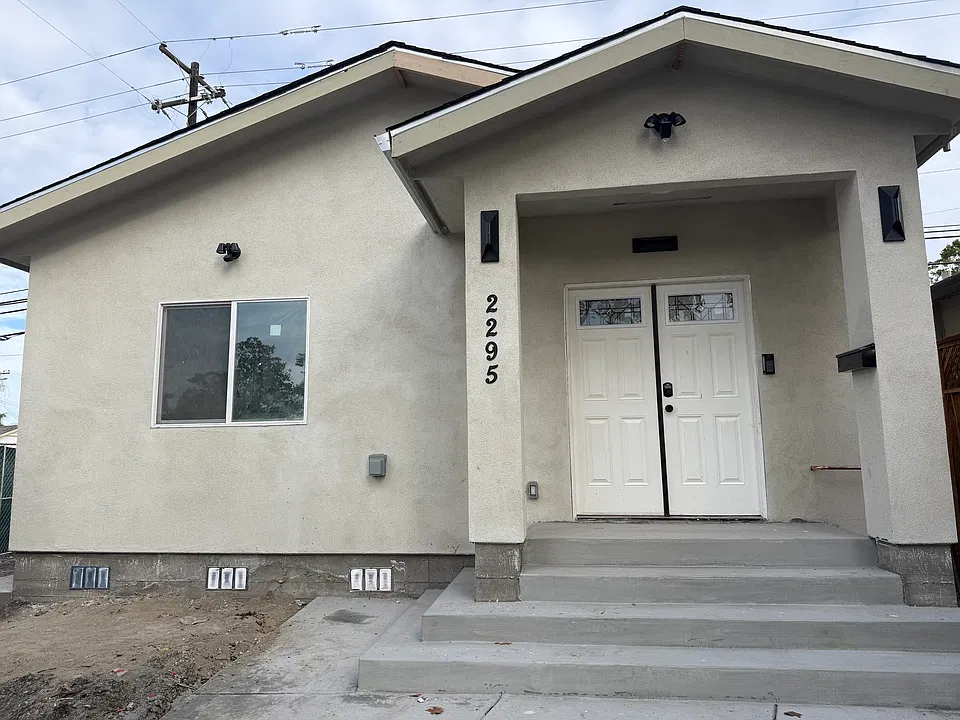 2295 Cabrillo Ave