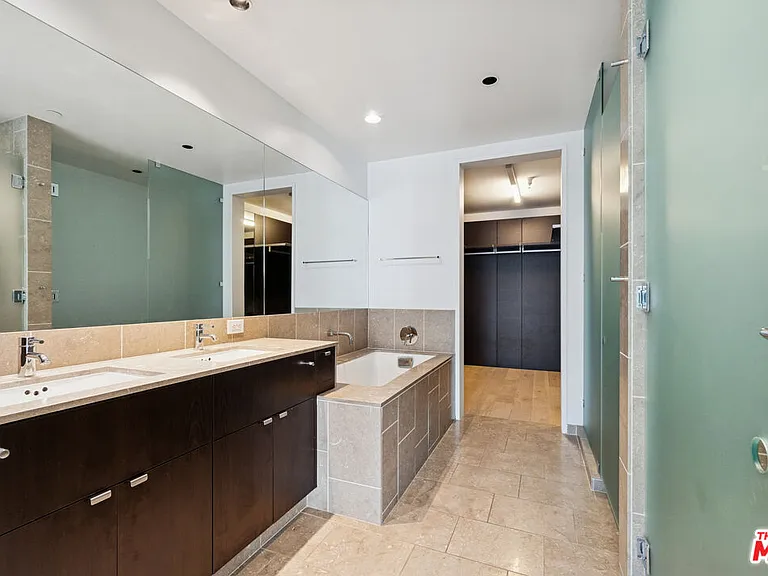 6250 Hollywood Blvd #8K — Photo 7