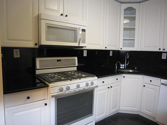 Kitchen (10 x 9 )