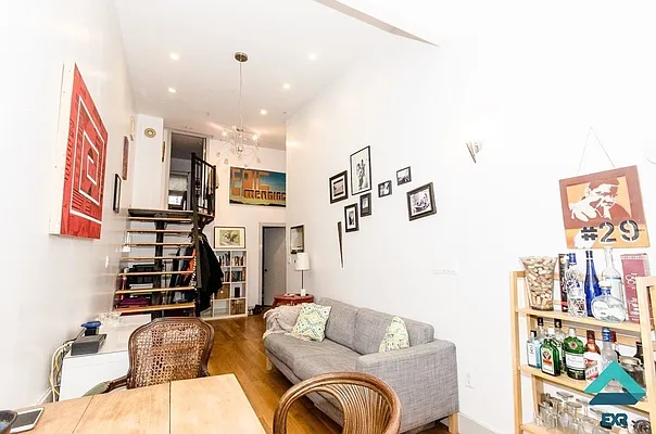 Rented by EXR | media 5