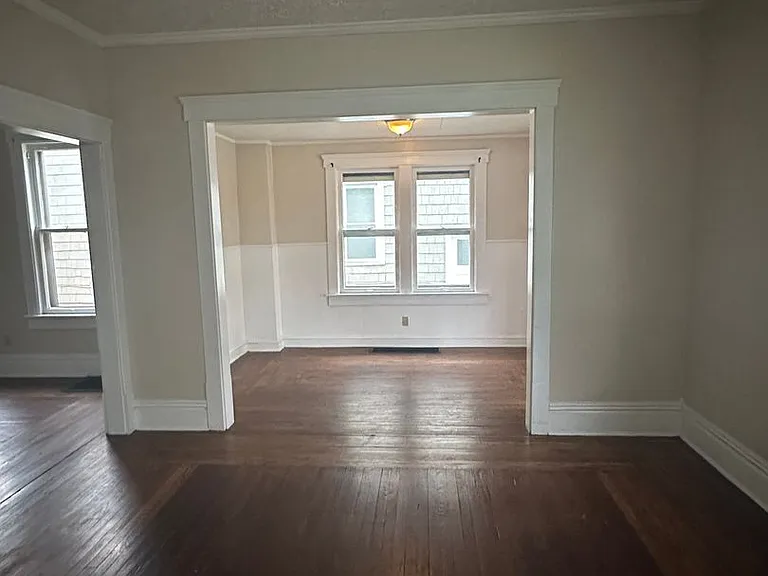 202 Westwood Ave — Photo 2