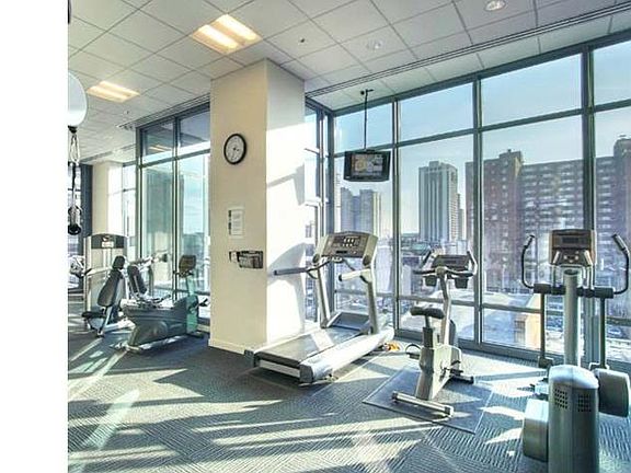 4th image of 2101 Market St Unit 306