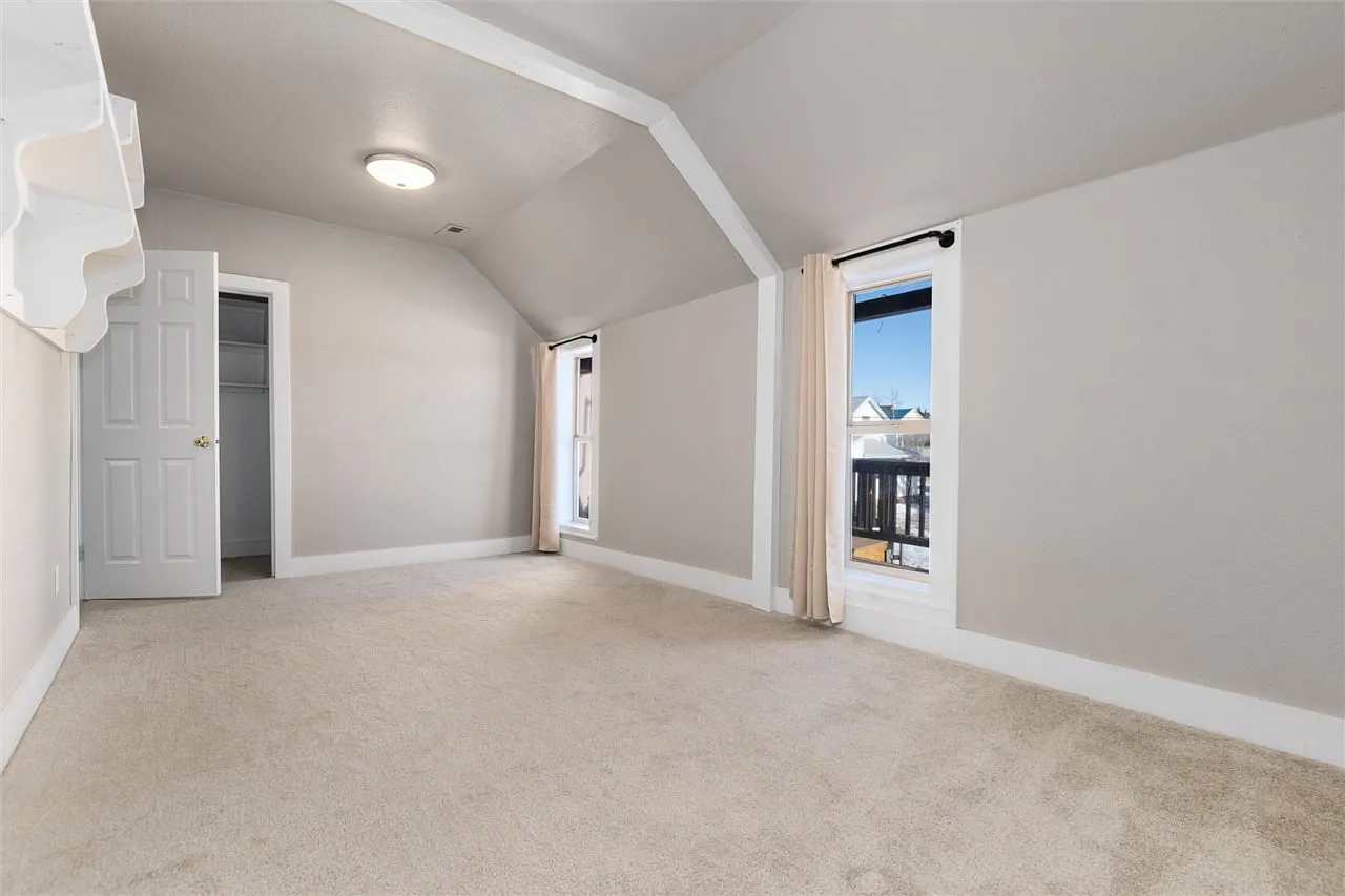 550 Castello Ave — Photo 2