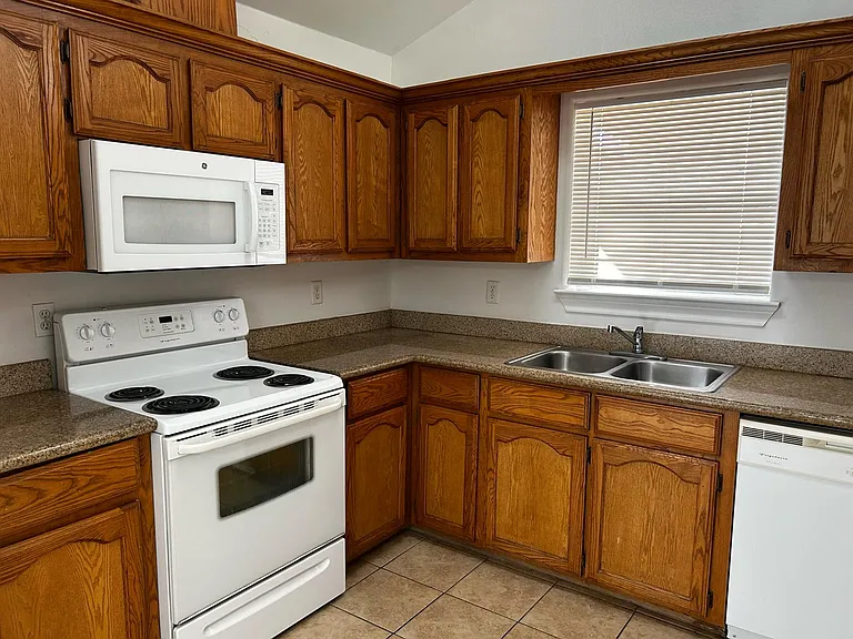 2101 Bahamas Dr #2 — Photo 5