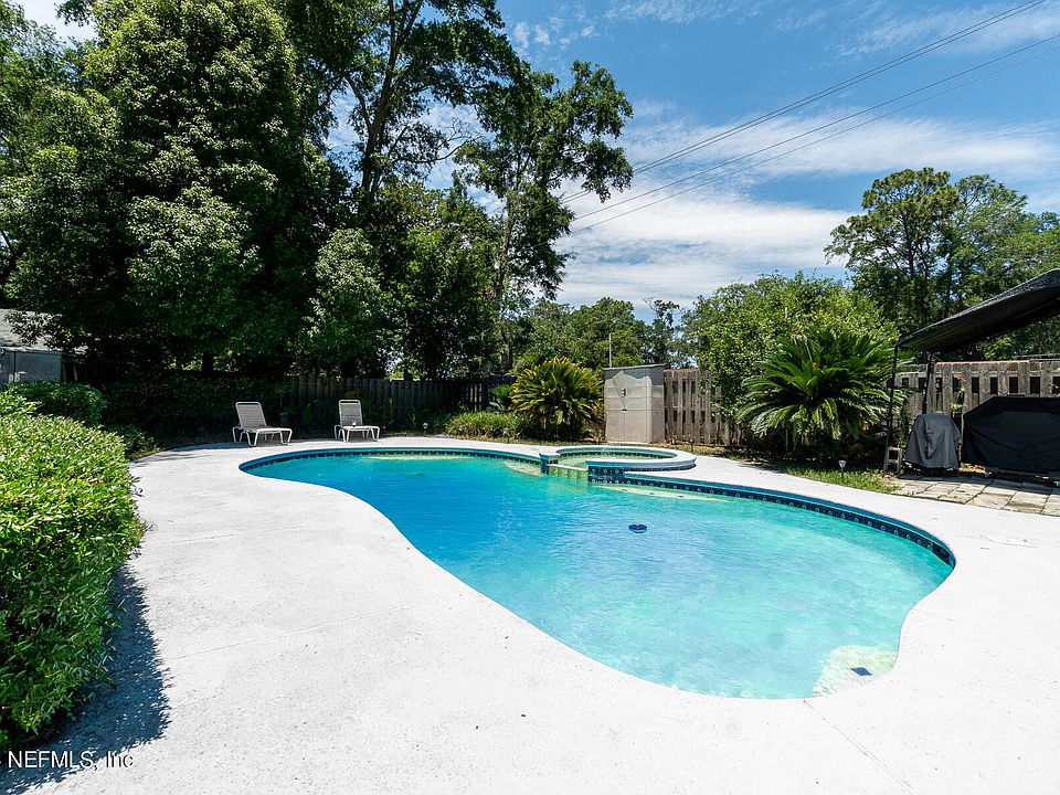 1st image of 2206 GLENCOE Drive