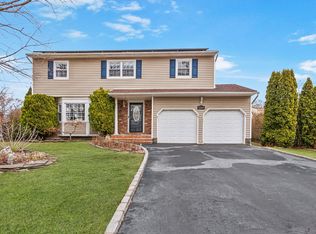 2269 Locust Ave, Ronkonkoma, NY 11779