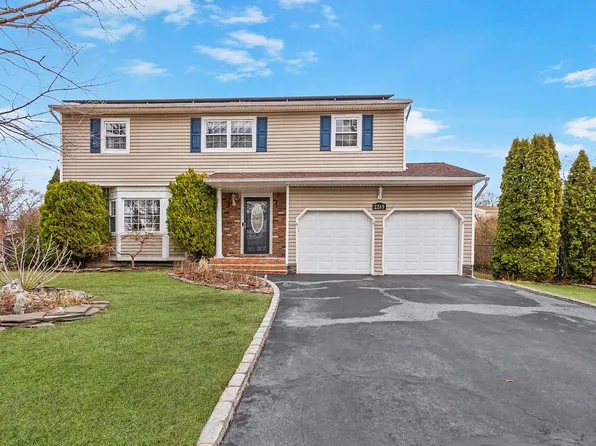 2269 Locust Avenue, Ronkonkoma, NY 11779