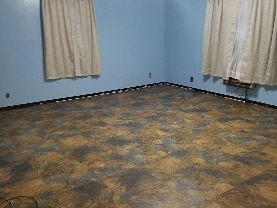 1st image of 123 N High St