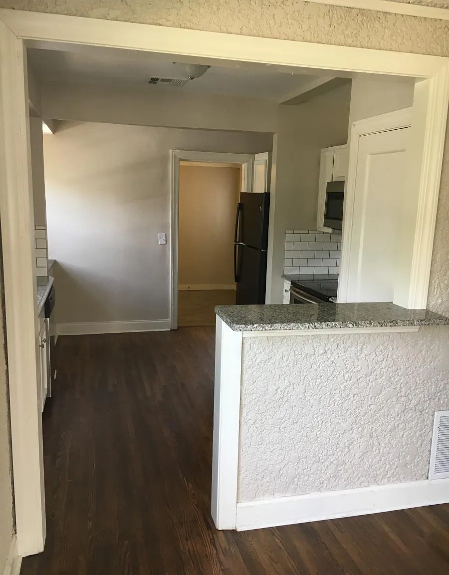 2 bed, 952 sqft, $1,350 — Photo 3