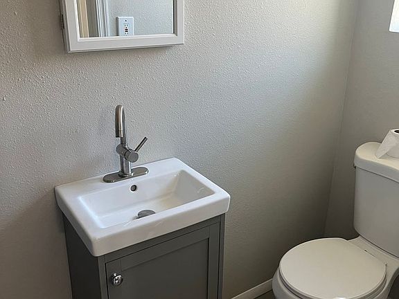 4th image of 301 E Verde Ln #1/2
