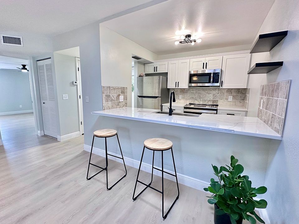 Kitchen & Dining Area
