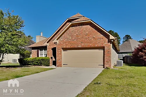 1007 Riviera Dr Photo 1