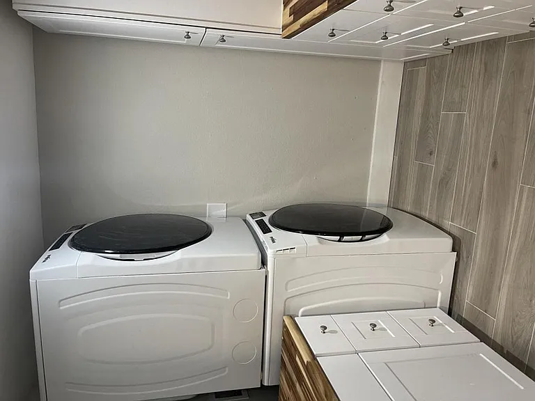 1446 S Hillcrest Ave — Photo 11