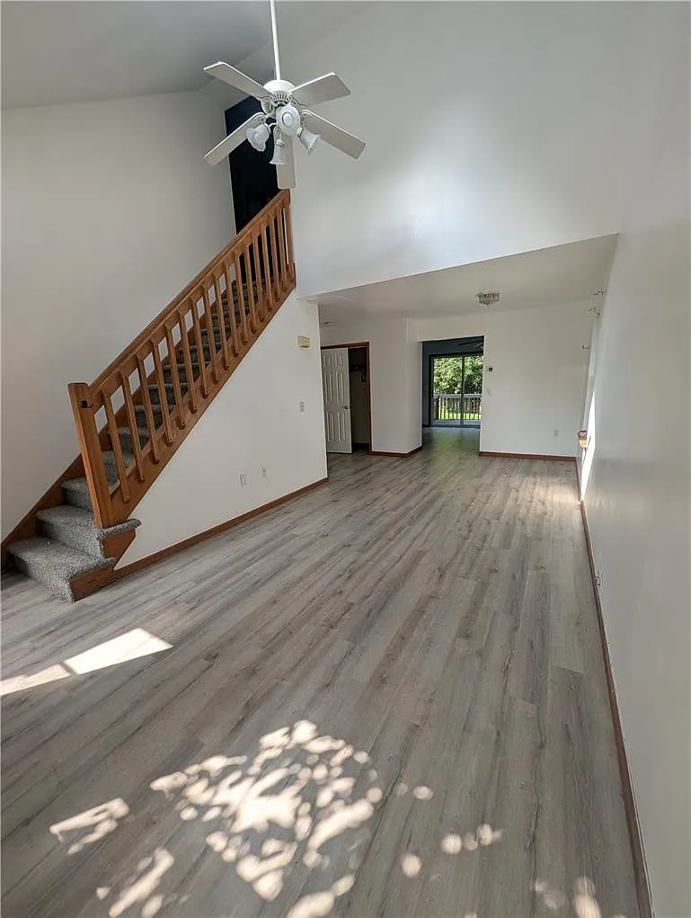 3 bed, 2.5 bath, 1856 sqft, $2,200 — Photo 2