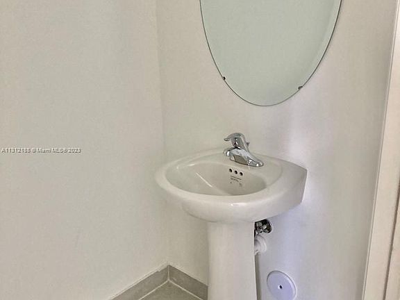 4th image of 1070 SE 26th Ave #1070