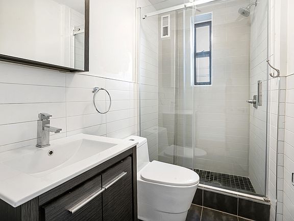 5th image of 248 Bainbridge St APT 3