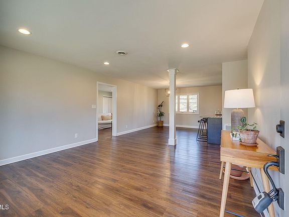 5th image of 707 Woodhaven Dr
